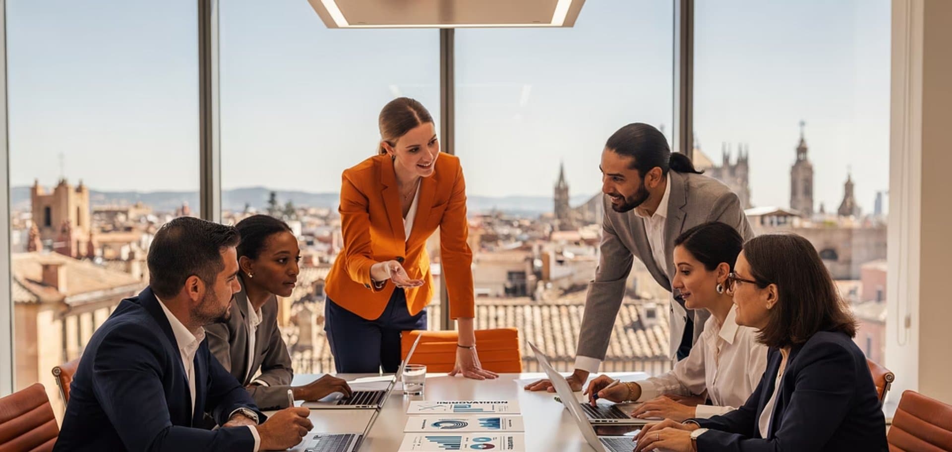 Equipo de consultoría trabajando en un proyecto de innovación financiado por cupones ACCIÓ en Catalunya